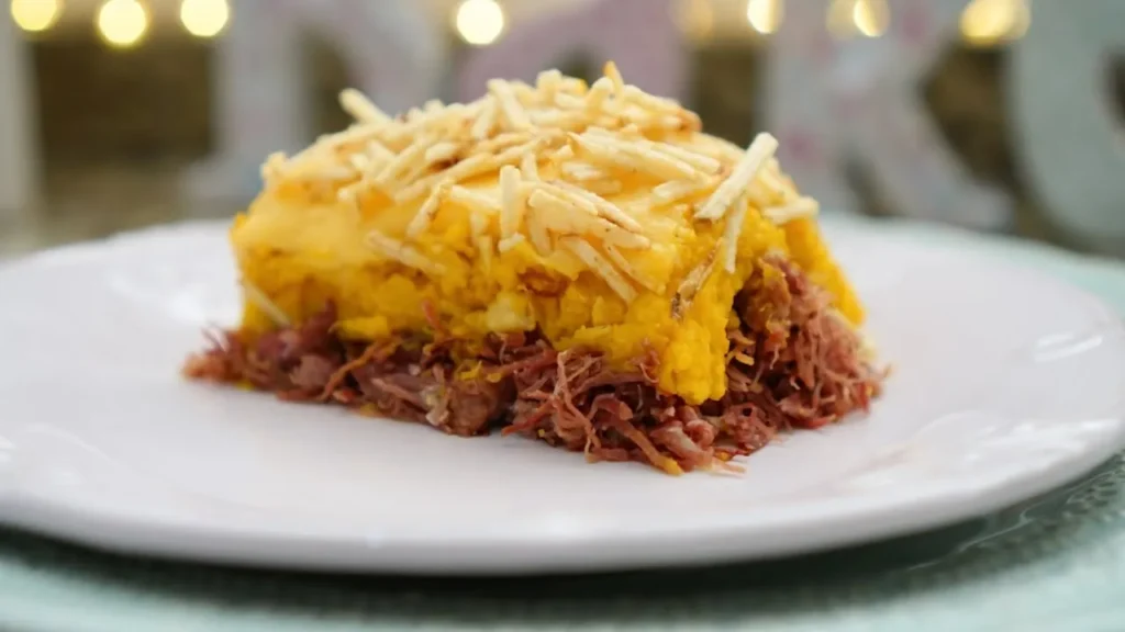 Escondidinho de Carne Seca com Batata Palha